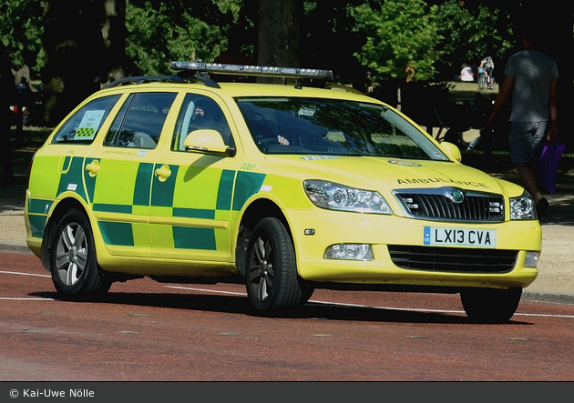 London - London Ambulance Service (NHS) - RRV - 8061