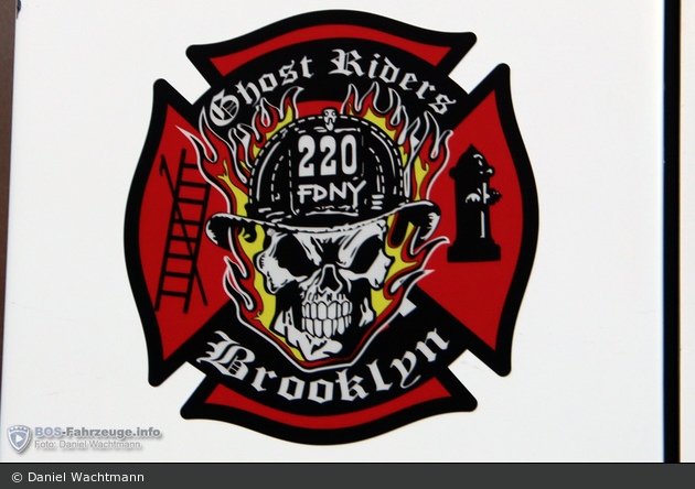 FDNY - Brooklyn - Engine 220 - TLF