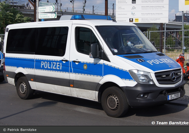 B-7935 - MB Sprinter - GruKW A