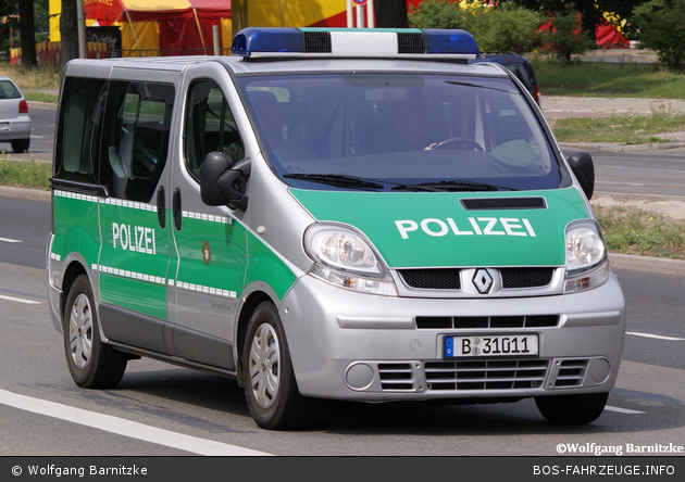 B-31011 - Renault Trafic - Kleinbus mit Funk