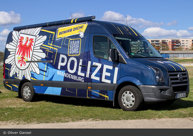 BBL4-3427 - VW Crafter - Infomobil
