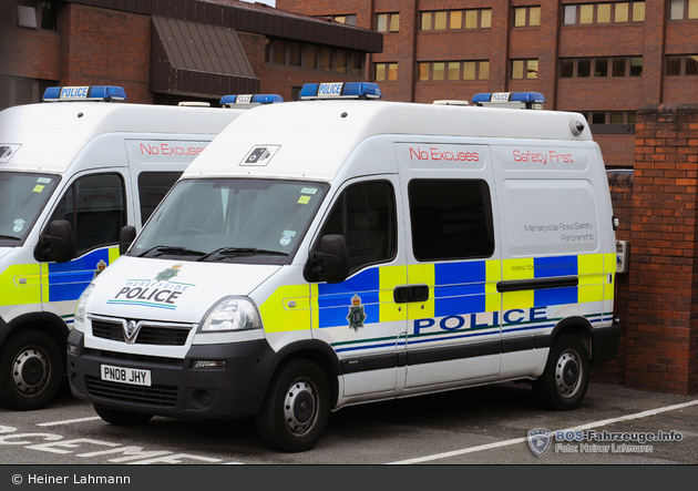 Einsatzfahrzeug: Liverpool - Merseyside Police - Van - BOS-Fahrzeuge ...