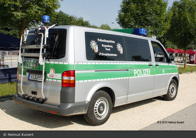 R-30880 - VW T5 - FuStW