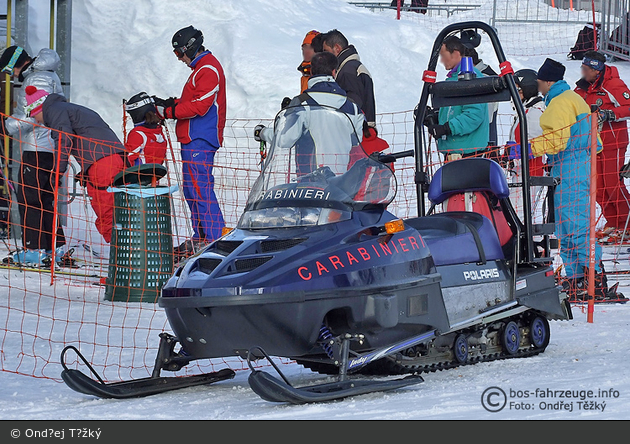 Passo Tonale - Arma dei Carabinieri - Motorschlitten