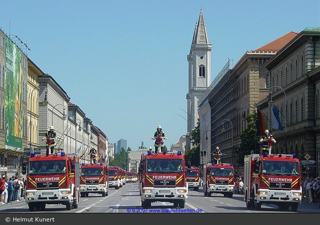 BY - München sieht Rot - 1