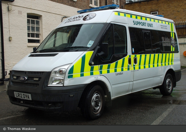 London - St John Ambulance - SU - LD 969