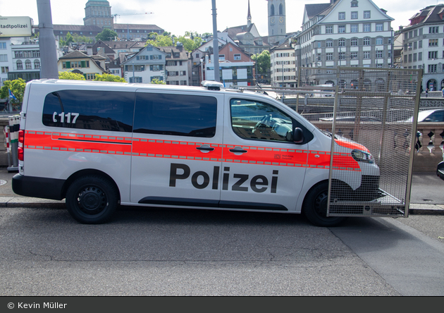 Zürich - StaPo - Ordnungspolizei - Sperrgitterfahrzeug