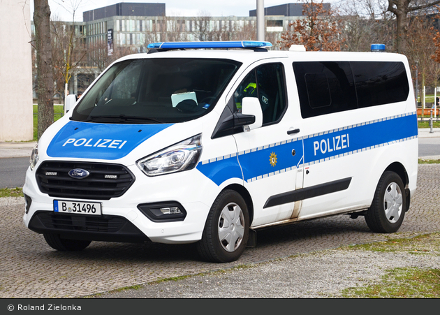 B-31496 - Ford Transit Custom - Kleinbus mit Funk