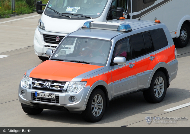 NRW4-4978 - Mitsubishi Pajero - NEF