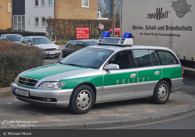 Celle - Opel Omega Caravan - FuStW (a.D.)