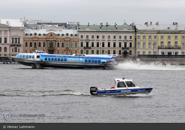 Sankt Petersburg - Polizija - Streifenboot