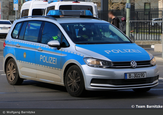 B-30190 - VW Touran - FuStW