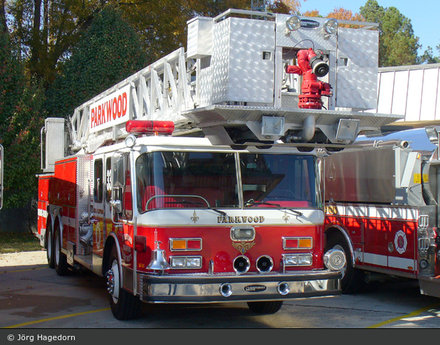 Durham - Parkwood VFD - Ladder 633