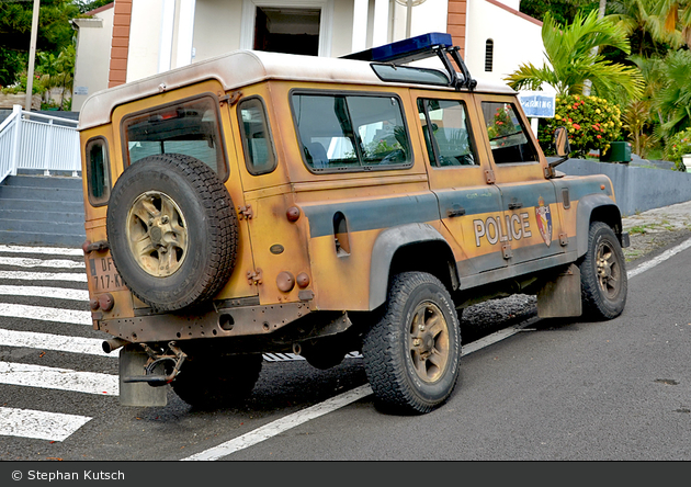 Polizei - Land Rover Defender 110 - FuStW