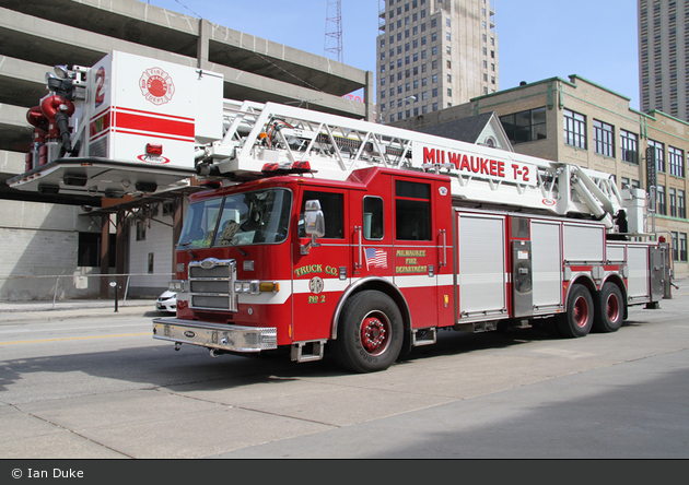 Milwaukee - Fire Department - Ladder Truck 2