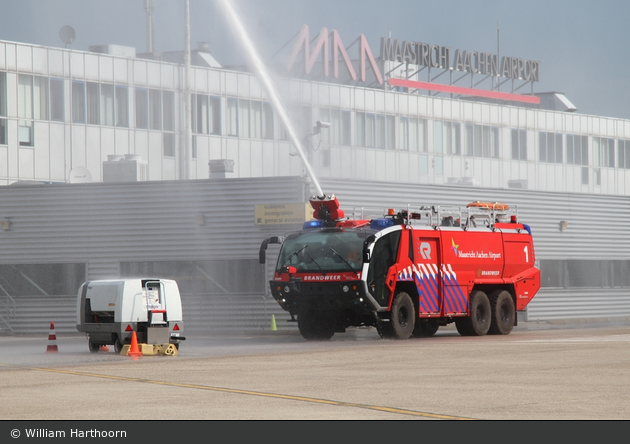Beek - Luchthavenbrandweer Maastricht Aachen Airport - FLF - 01