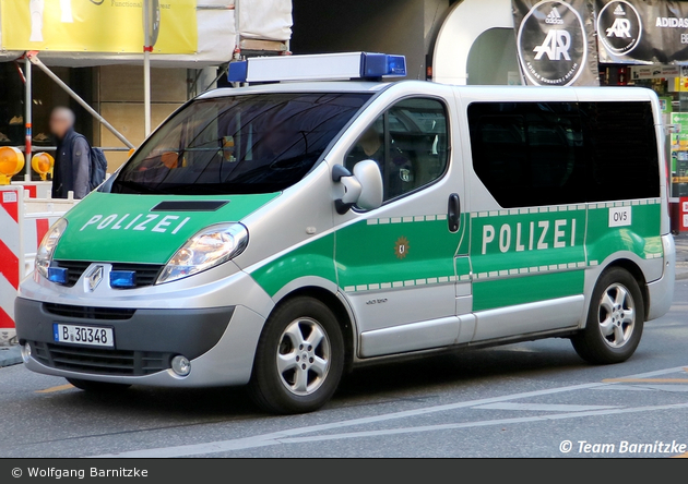 B-30348 - Renault Trafic - Kleinbus mit Funk