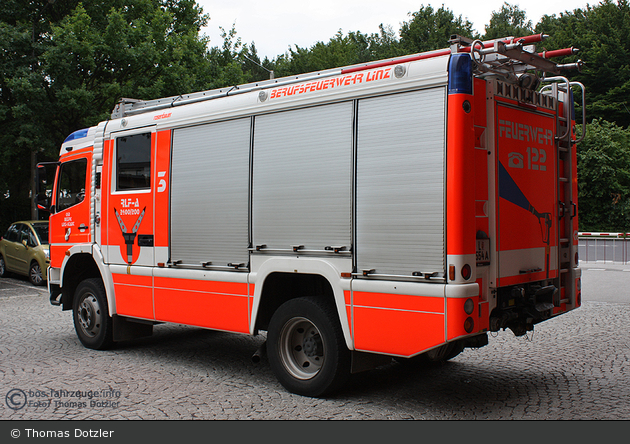 Linz - BF - Hauptfeuerwache - RLF-A 2400-200-Tunnel 3 (a.D.)