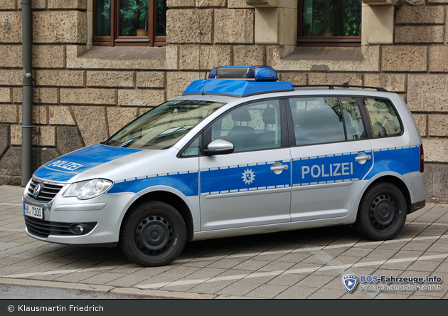 Bremen - VW Touran - FuStW (HB-7100)