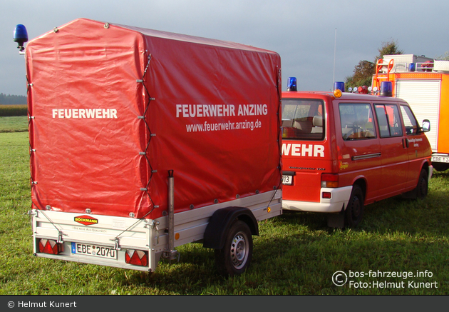 Florian Anzing - Mehrzweckanhänger mit Zugfahrzeug