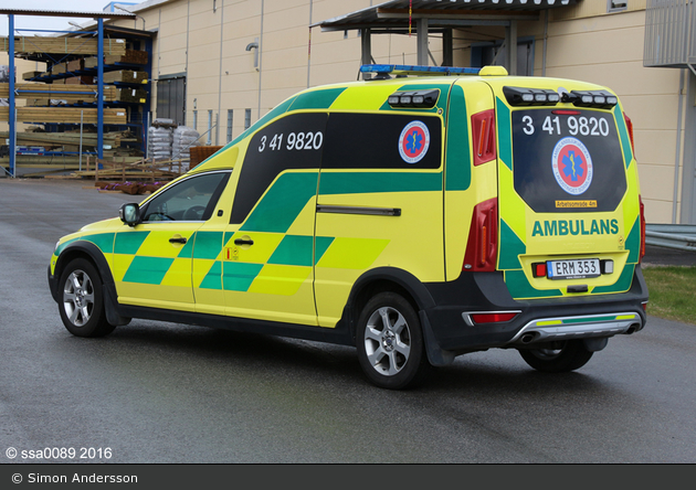 Vagnhärad - Landstinget Sörmland - Ambulans - 3 41-9820