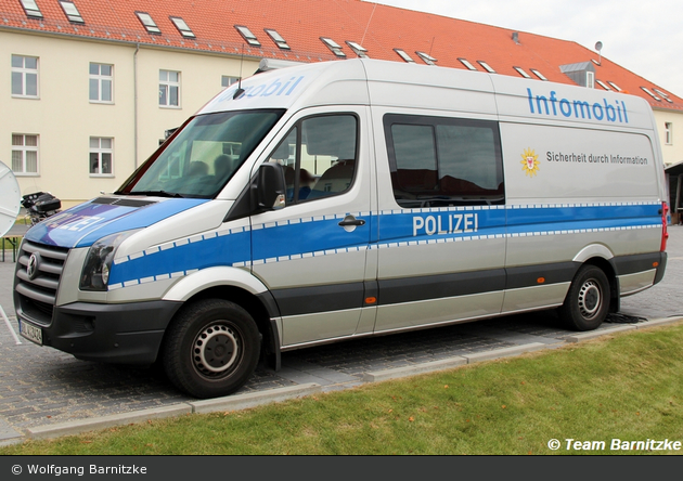 BBL4-3424 - VW Crafter - Infomobil