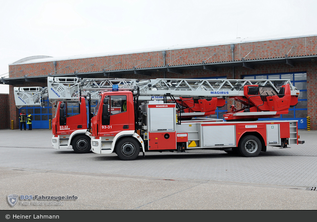 NI - Deutsche Marine Wilhelmshaven - Drehleitern