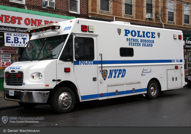 NYPD - Staten Island - Patrol Borough Staten Island - Mobile Command Center 7061