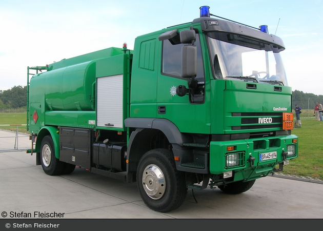 BP45-694 - Iveco EuroTrakker 190 E 30 - Flugfeldtankwagen