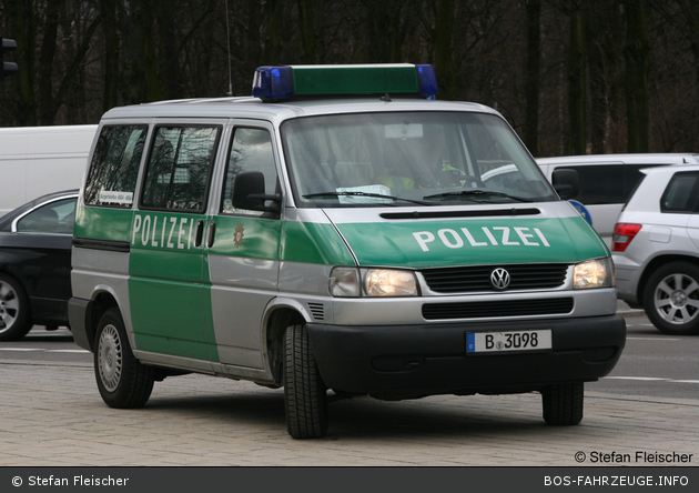 B-3098 - VW T4 - Kleinbus mit Funk