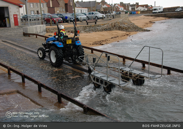 Anstruther - RNLI - Traktor mit Trailer