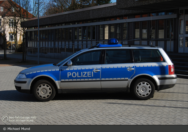 LG-3327 - VW Passat Variant - FuStW (a.D.)