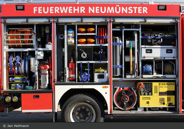 Florian Neumünster 10/48-01