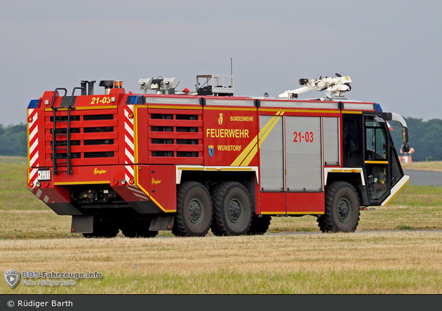 Wunstorf - Feuerwehr - FlKfz Mittel, Flugplatz (21/03)