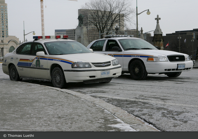 CA - Ottawa - RCMP - Patrol Cars 242 + 263