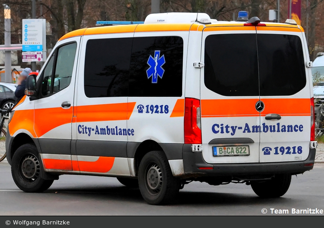 Krankentransport City-Ambulance - KTW (B-CA 822)