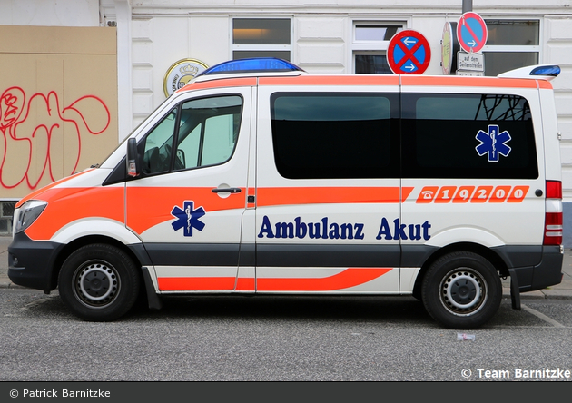 Ambulanz Akut - KTW (HH-UF 663)