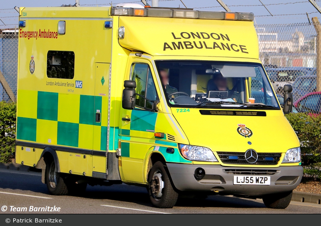 Hounslow - London Ambulance Service (NHS) - EA - 7224 (a.D.)