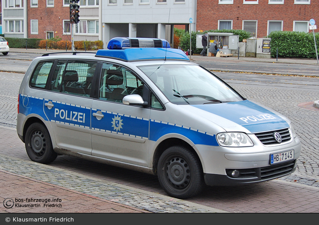 Bremen - VW Touran - FuStW (HB-7145)