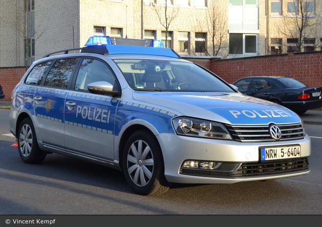 NRW5-6404 - VW Passat B7 Variant - FuStW