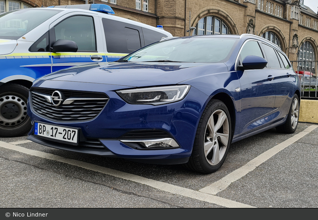 BP17-207 - Opel Insignia - PKW