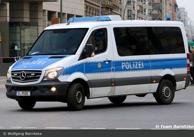 B-7935 - MB Sprinter - GruKW A