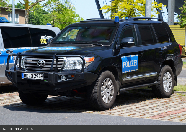 DD-Q 2939 - Toyota Land Cruiser - SW