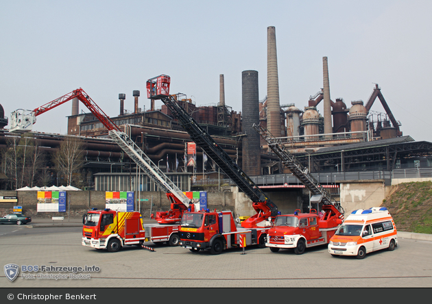 SL - FF Völklingen - Drehleiter Generationen an der Rathausstraße
