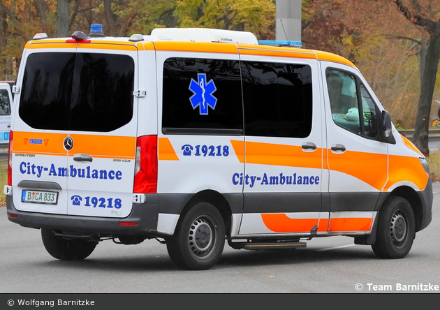 Krankentransport City-Ambulance - KTW (B-CA 833)