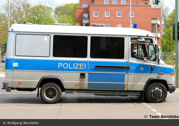 B-7127 - MB Vario 813 D - GruKW