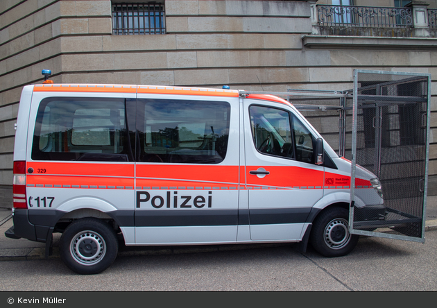Zürich - StaPo - Ordnungspolizei - Sperrgitterfahrzeug - 329