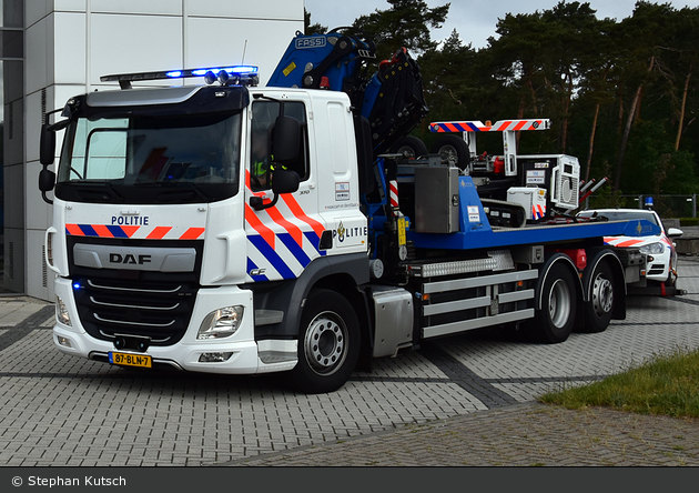 den Haag - Politie - Team Transport - WLF-Kran