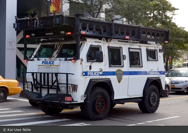 PAPD - Manhattan - Emergency Service Unit - Tactical Rescue Vehicle 45040