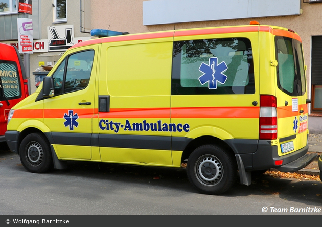 Krankentransport City-Ambulance - KTW (B-CA 3011)